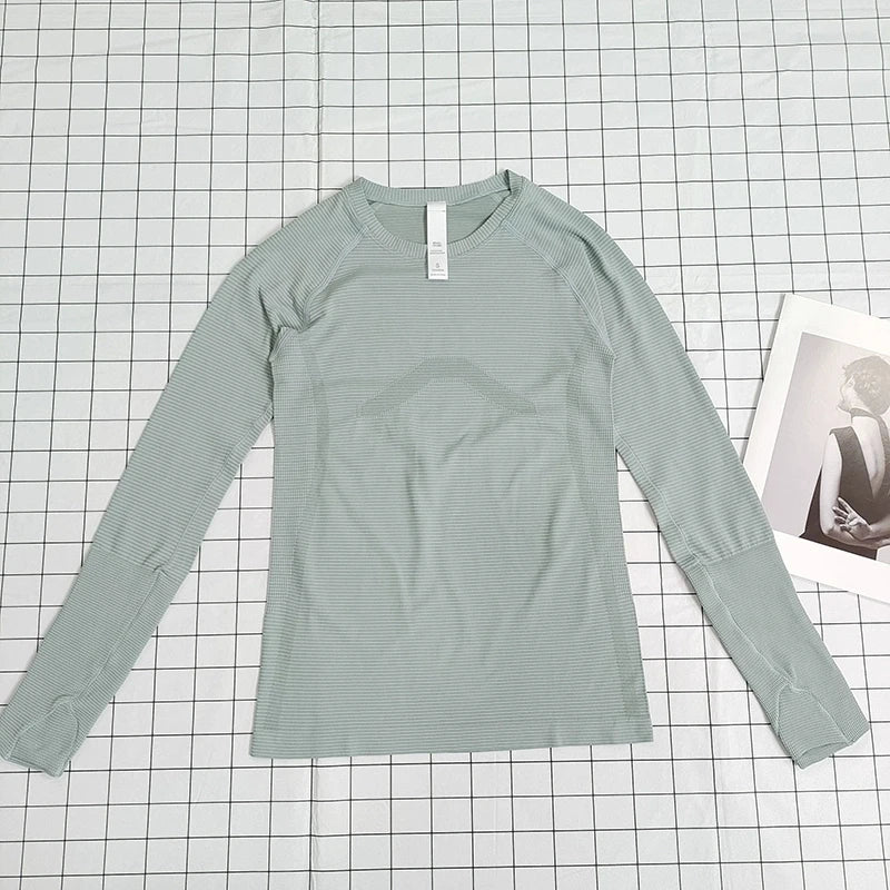 Ultra-Lightweight Seamless Yoga Top with Thumb Holes - Quick-Dry, Moisture-Wicking, No Chafing, Ideal for Any Workout!