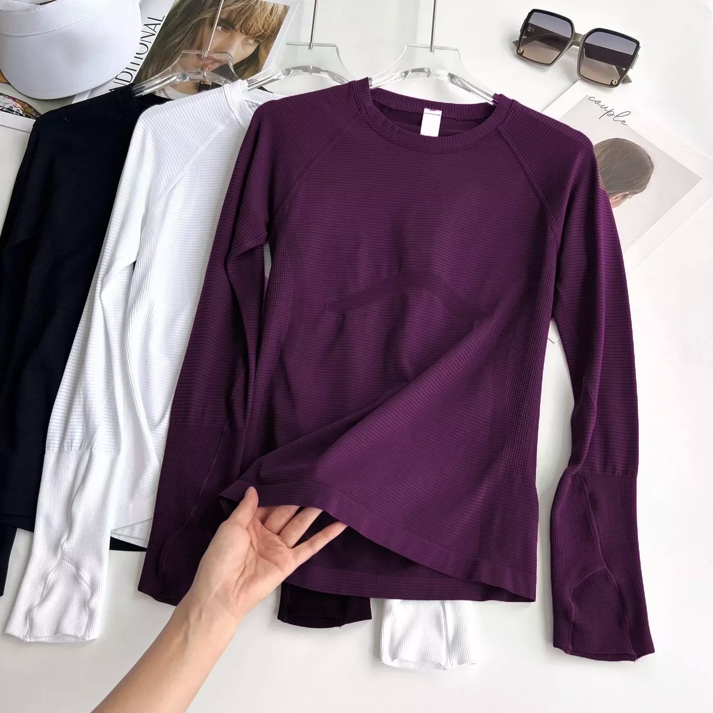 Ultra-Lightweight Seamless Yoga Top with Thumb Holes - Quick-Dry, Moisture-Wicking, No Chafing, Ideal for Any Workout!