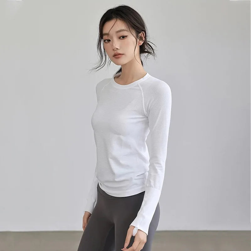Ultra-Lightweight Seamless Yoga Top with Thumb Holes - Quick-Dry, Moisture-Wicking, No Chafing, Ideal for Any Workout!