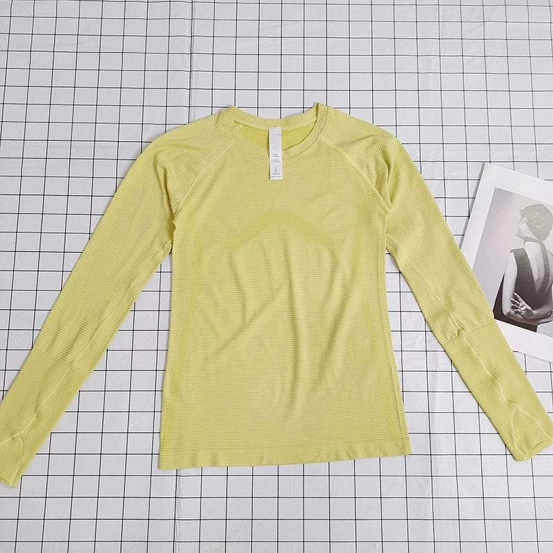 Ultra-Lightweight Seamless Yoga Top with Thumb Holes - Quick-Dry, Moisture-Wicking, No Chafing, Ideal for Any Workout!