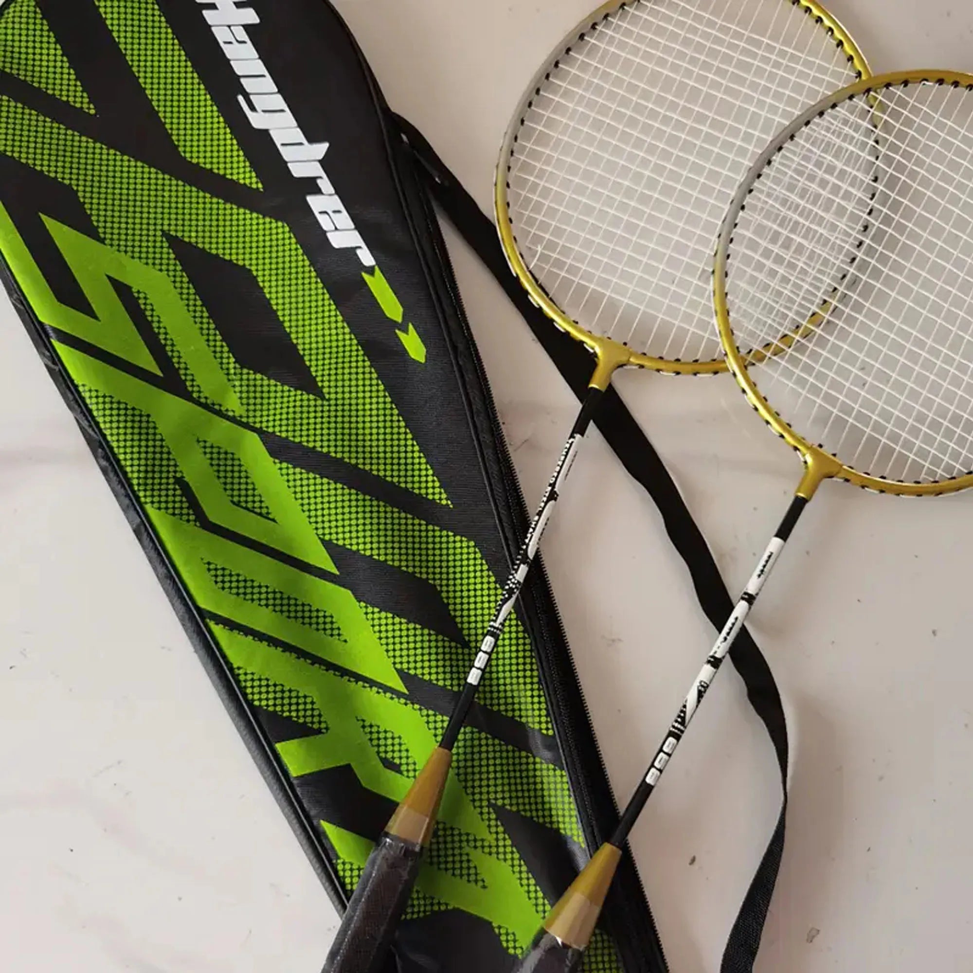 1 Set (2 Rackets + 3 Nylon Badminton Shuttlecocks + 1 Storage Bag) 205 Black Gold Split Badminton Racket, Lightweight and Durable, Sports Nylon Mesh Iron Alloy Split Double Racket