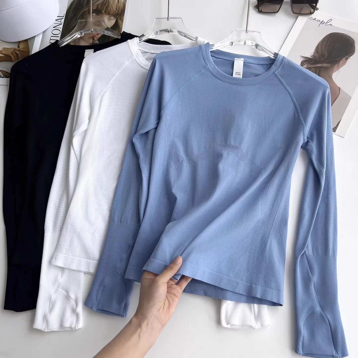 Ultra-Lightweight Seamless Yoga Top with Thumb Holes - Quick-Dry, Moisture-Wicking, No Chafing, Ideal for Any Workout!