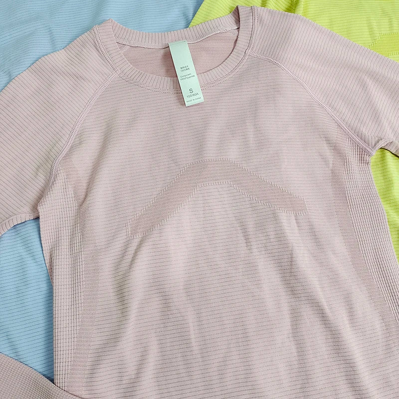 Ultra-Lightweight Seamless Yoga Top with Thumb Holes - Quick-Dry, Moisture-Wicking, No Chafing, Ideal for Any Workout!