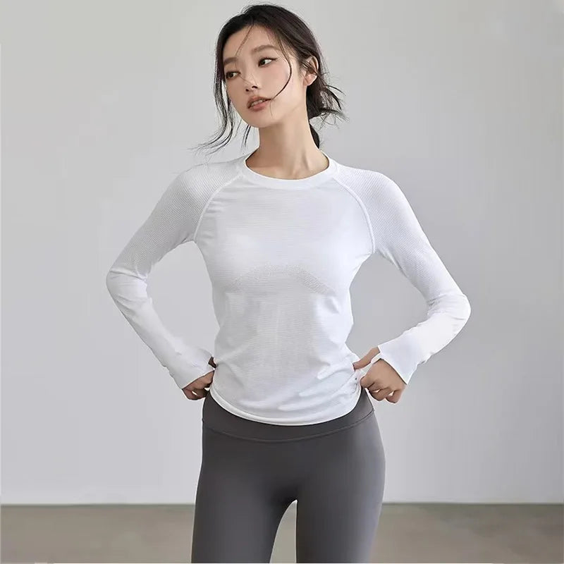 Ultra-Lightweight Seamless Yoga Top with Thumb Holes - Quick-Dry, Moisture-Wicking, No Chafing, Ideal for Any Workout!