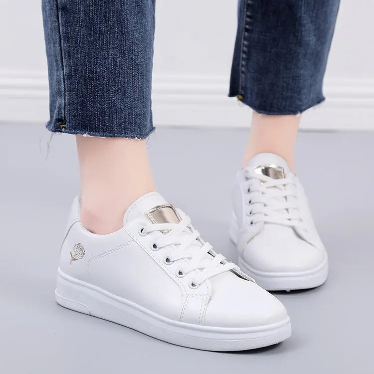 Spring Women Casual Shoes White Breathable Embroidered Flower Lace-Up Women Sneakers Fashion Korean version Women Tennis shoes