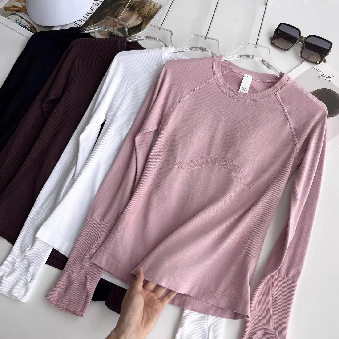 Ultra-Lightweight Seamless Yoga Top with Thumb Holes - Quick-Dry, Moisture-Wicking, No Chafing, Ideal for Any Workout!